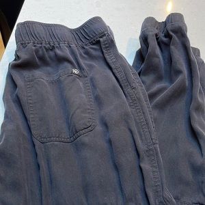 Black Ten tree joggers size medium barely worn, soft material 100% tencil